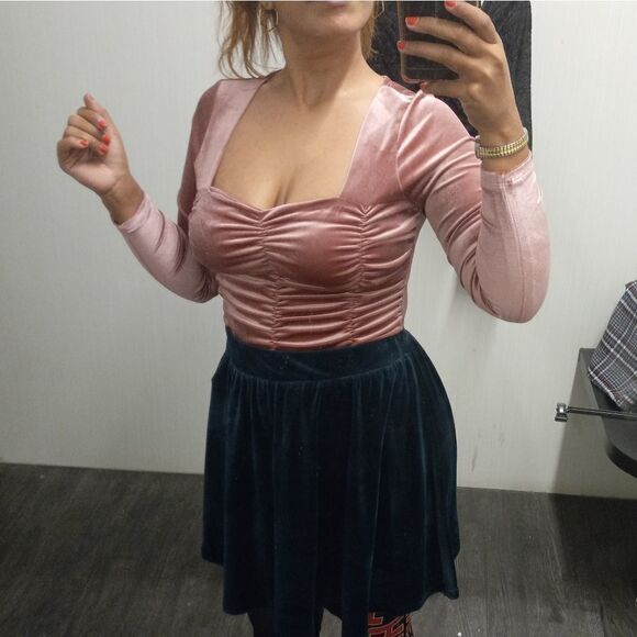 Velvet top (no measurements sorry) - Picture 7 of 16